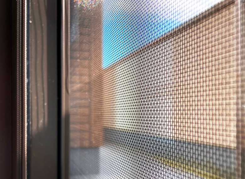 網戸は現地で張り替えが完了、その場で完了するスピード対応